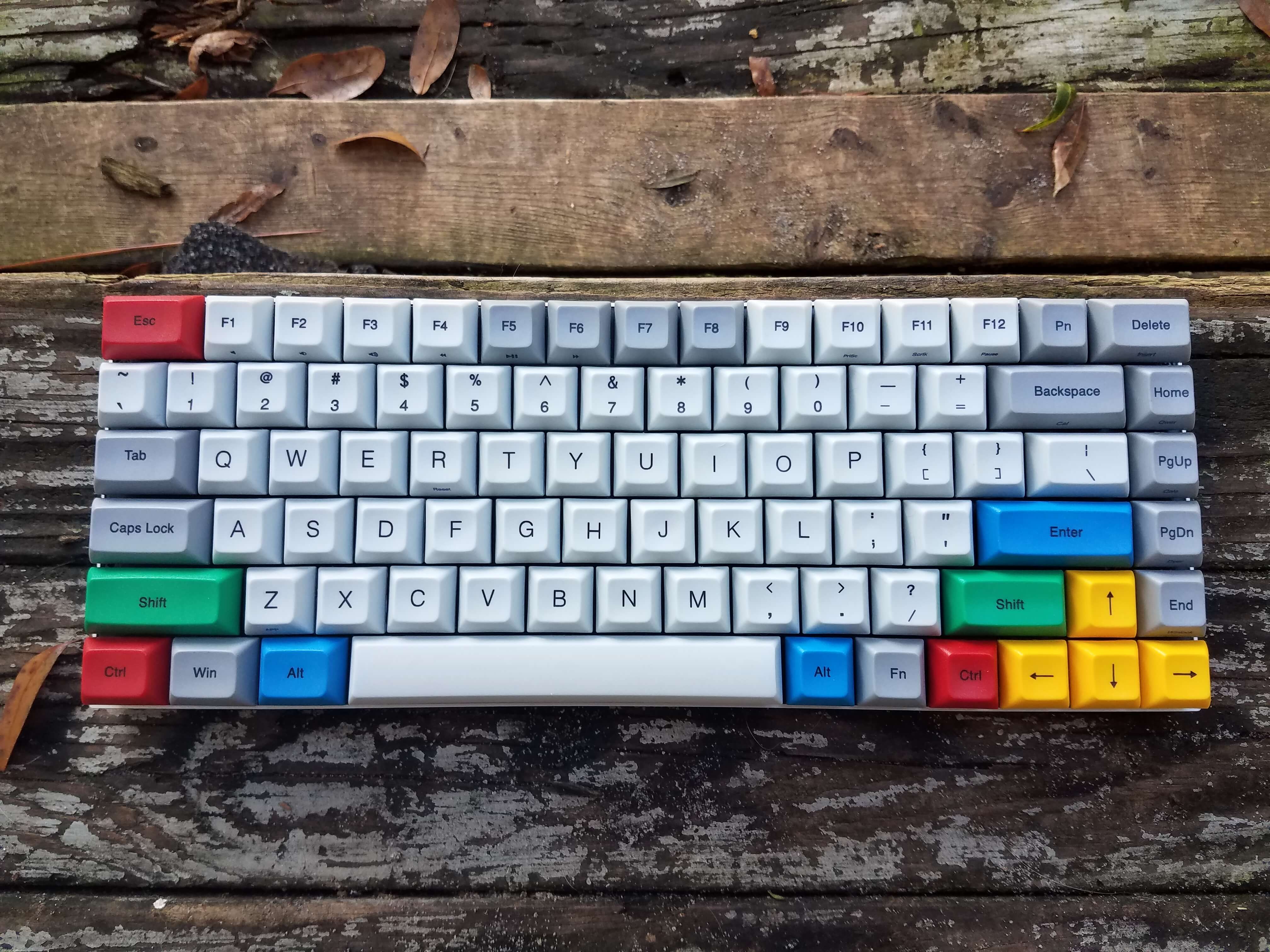 Bàn phím cơ Vortex Race 3 Cherry Brown switch 1